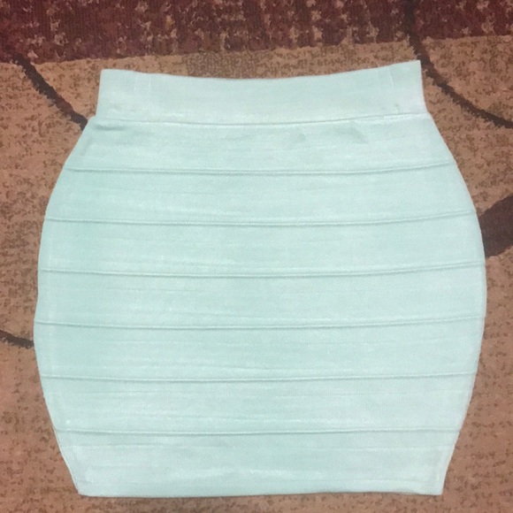 Sexy ribbed mini skirt - Picture 2 of 4
